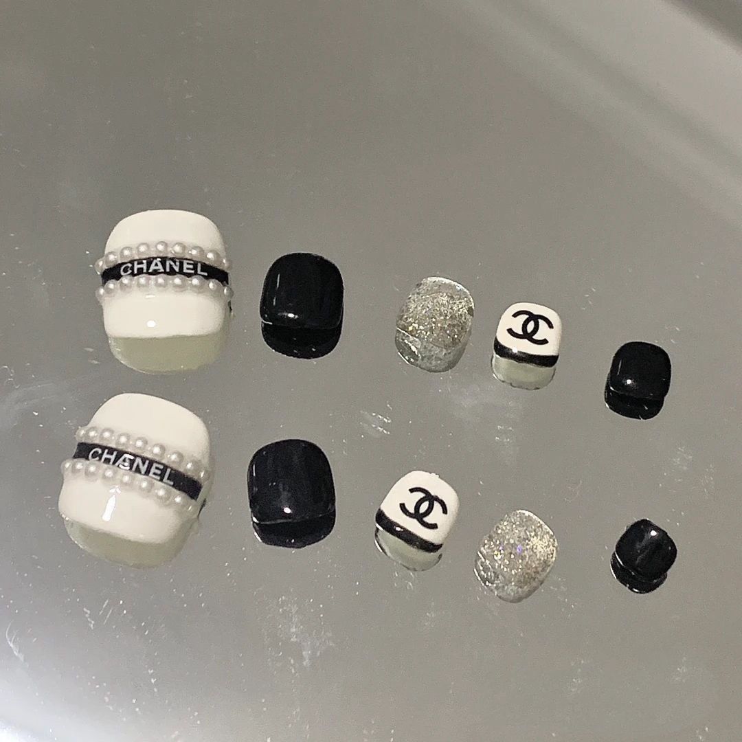 Classic Black White Pearl Chanel Style Press On Nails